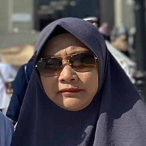 Ibu Sarah Memberikan testimonial terhadap kenyamanan Travel Umroh Bersama Artha Travelindo Madani
