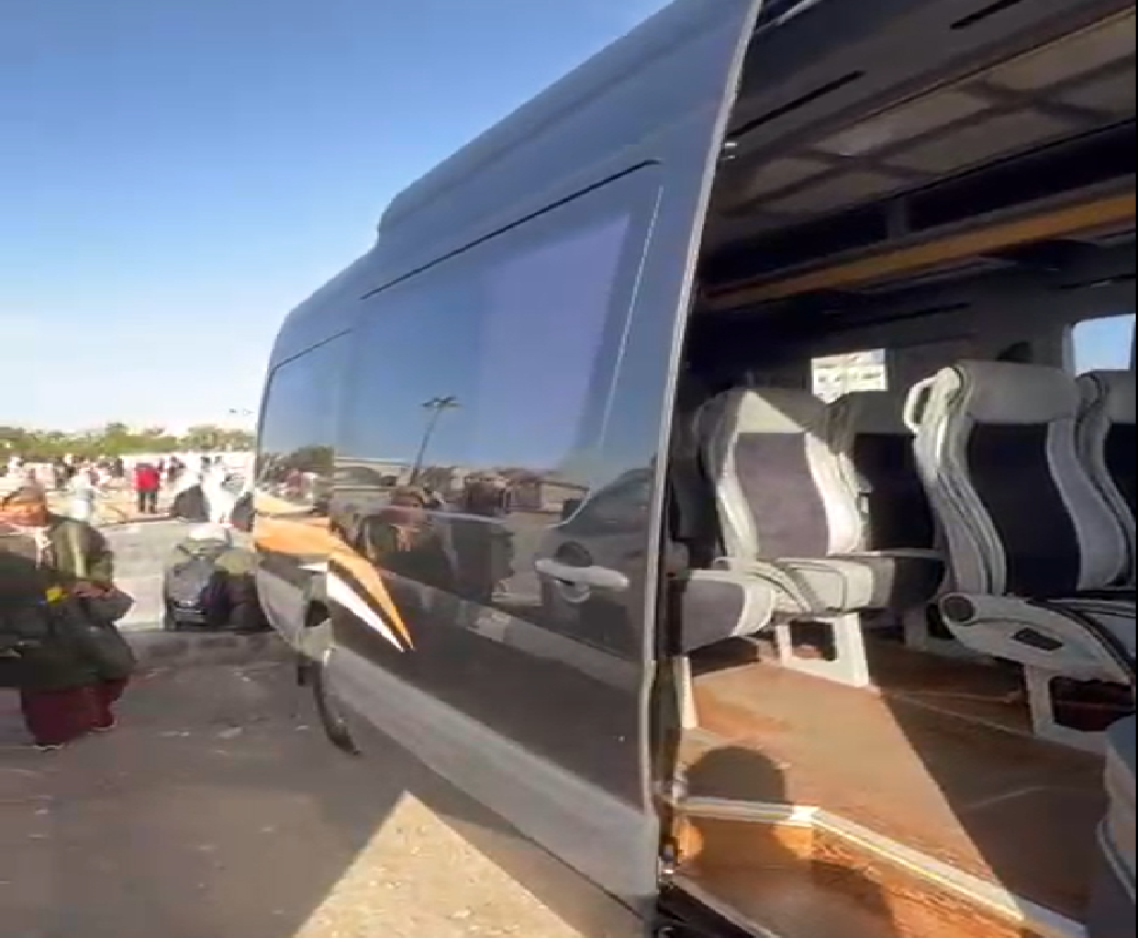 Mini Bus Eksklusif adalah layanan transportasi dari Artha Travelindo Madani Travel Umroh dan Wisata Halal terpercaya